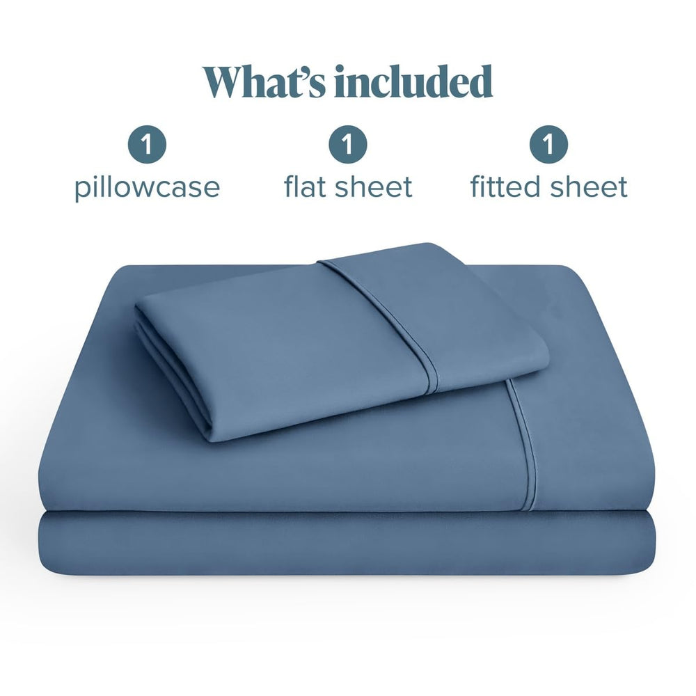 Bare Home lit Twin XL fait en Coronet Blue mettant en scène une chambre accueillante