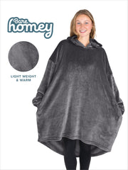 Bare Home enfant portant la wearable blanket pour confort et mobilité