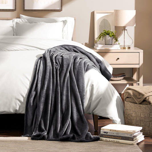 Bare Home gros plan tissu velouté illustrant douceur et chaleur
