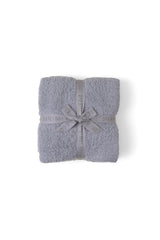 Barefoot Dreams plaid devant montrant couleur dove gray et élégance