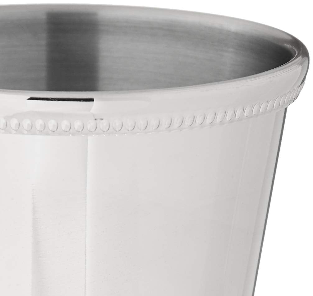 Barfly coupe julep comparée à une main pour visualiser la capacité pratique