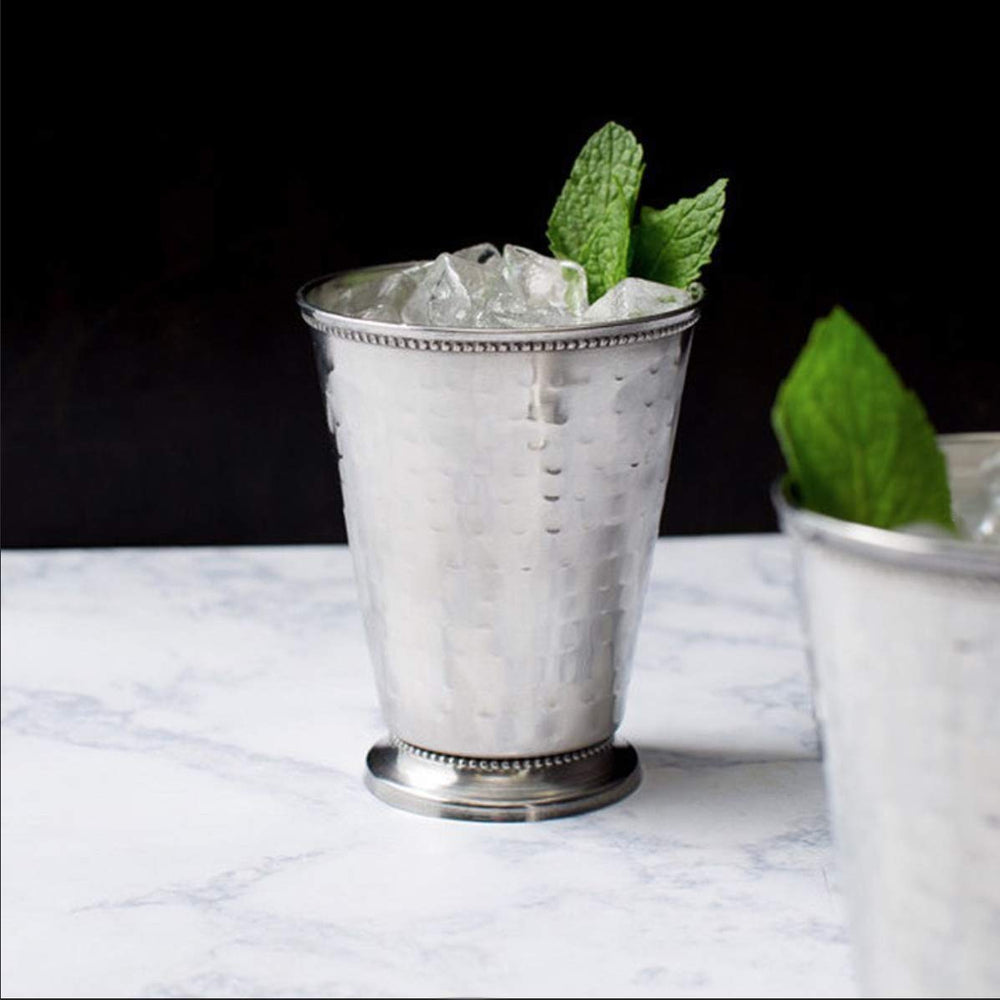 Barfly coupe julep servie avec menthe et glace illustrant présentation soignée