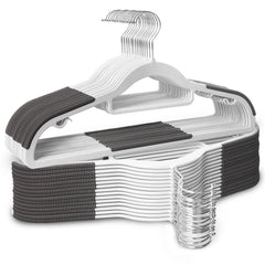 Baseca vue avant du paquet de 30 cintres plastiques, gain de place