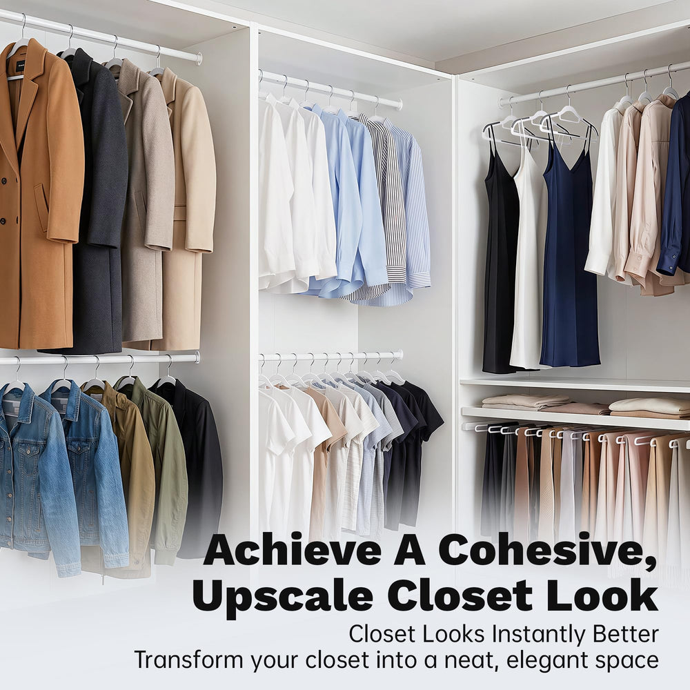 Baseca cintres présentés dans dressing, organisation visuelle nette