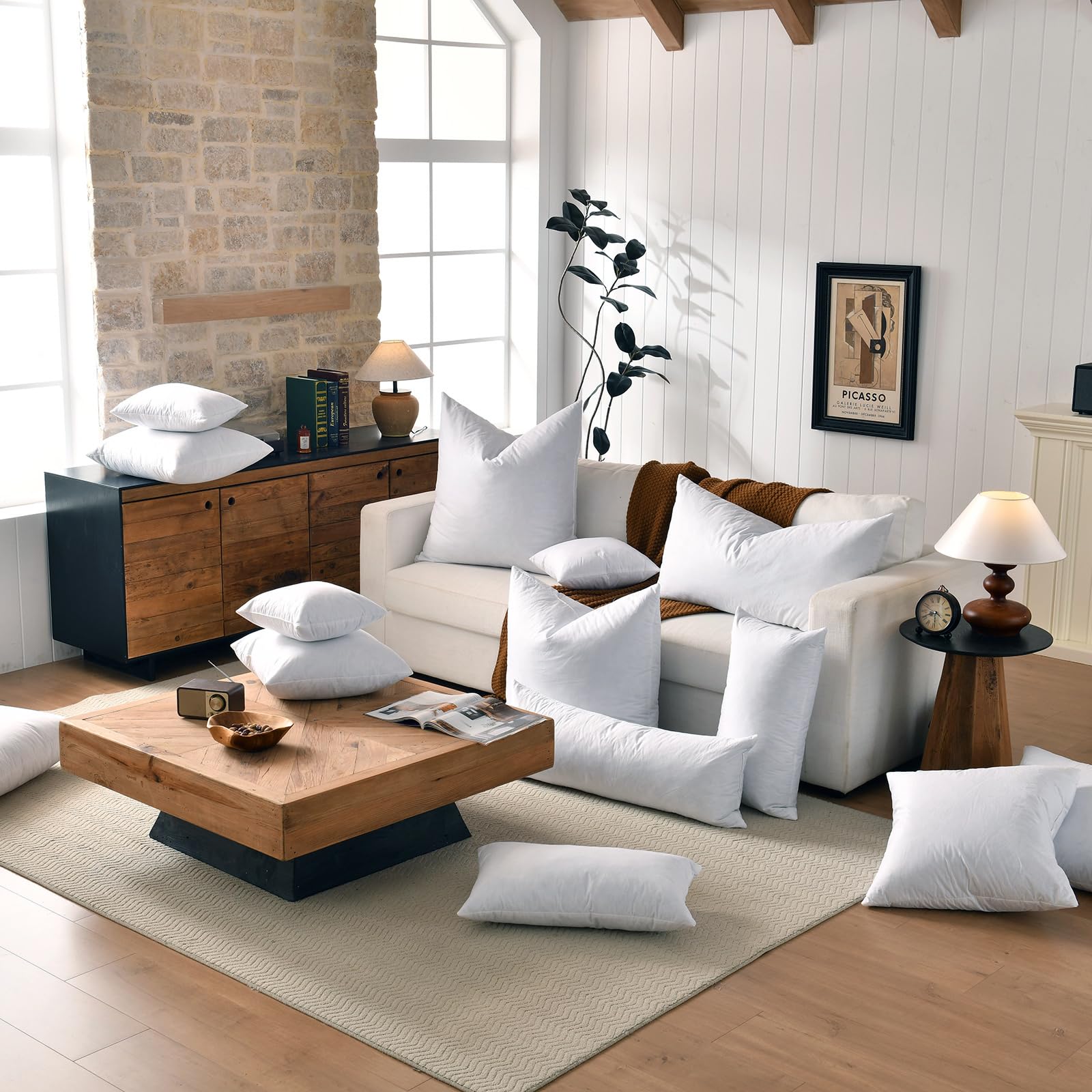 basic home insert utilisé sur un canapé qui ajoute du confort et du style instantanément