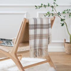 BATTILO HOME plaid posé sur un canapé, apporte confort et style