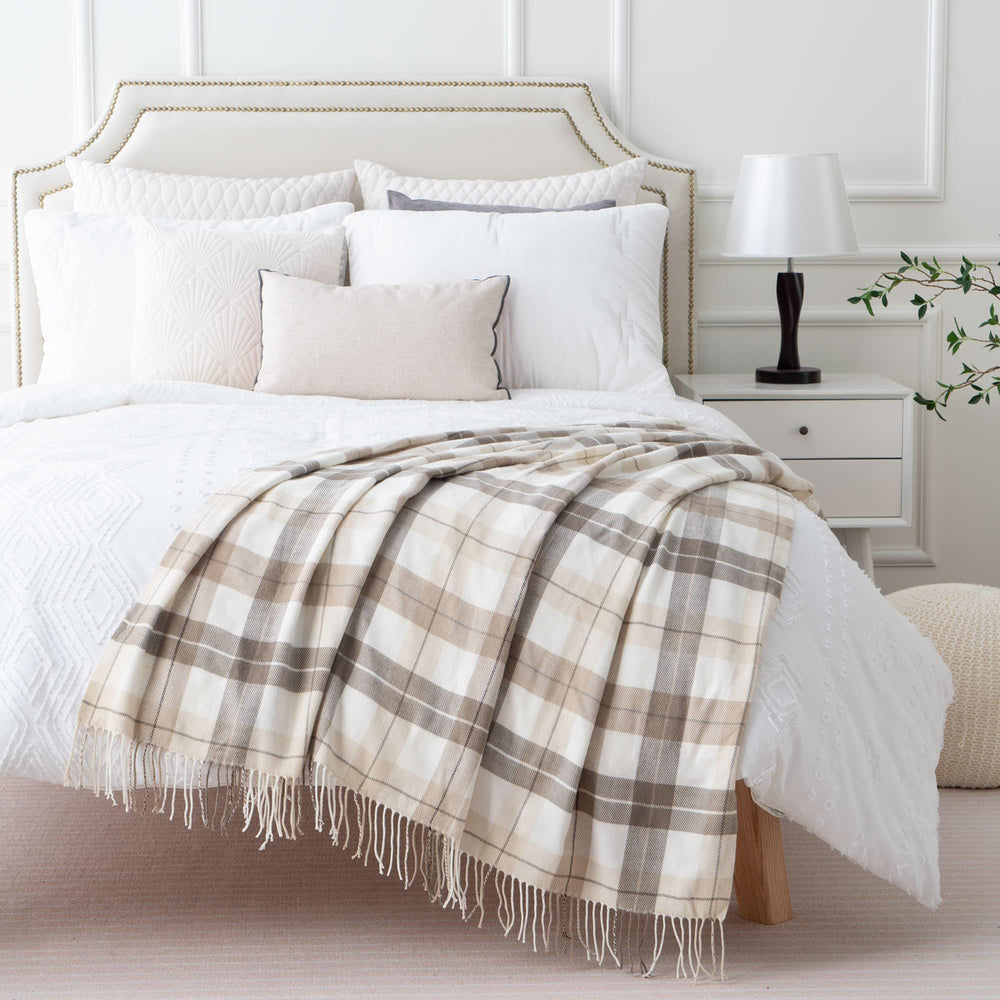 BATTILO HOME franges du plaid en détail, donne un rendu texturé