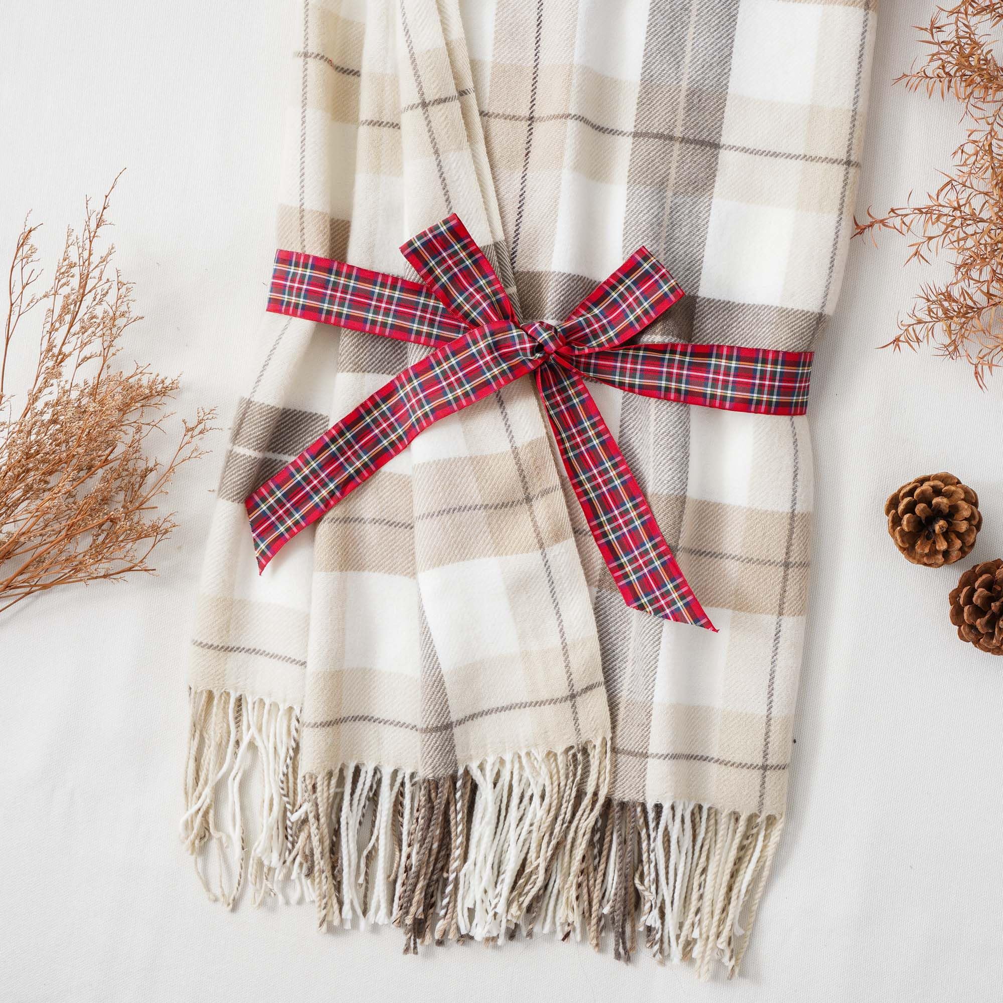 BATTILO HOME plaid disposé dans un salon farmhouse, crée une ambiance chaleureuse