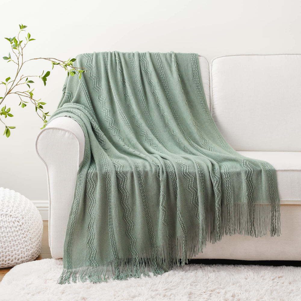 BATTILO HOME plaid drapé sur canapé apportant chaleur et style