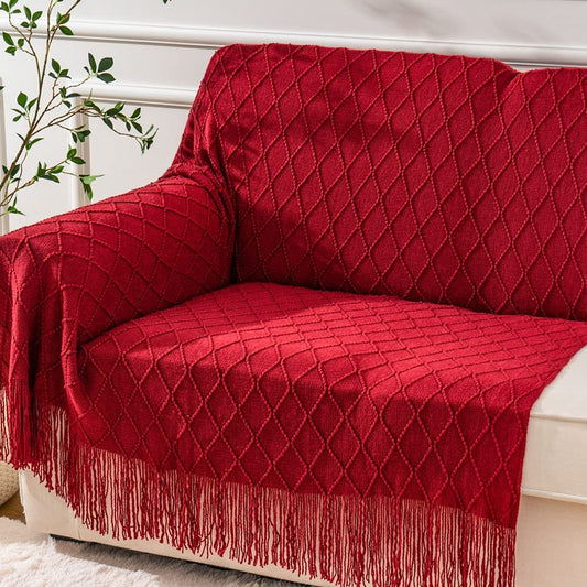 BATTILO HOME plaid rouge drapé sur canapé qui apporte chaleur visuelle au salon