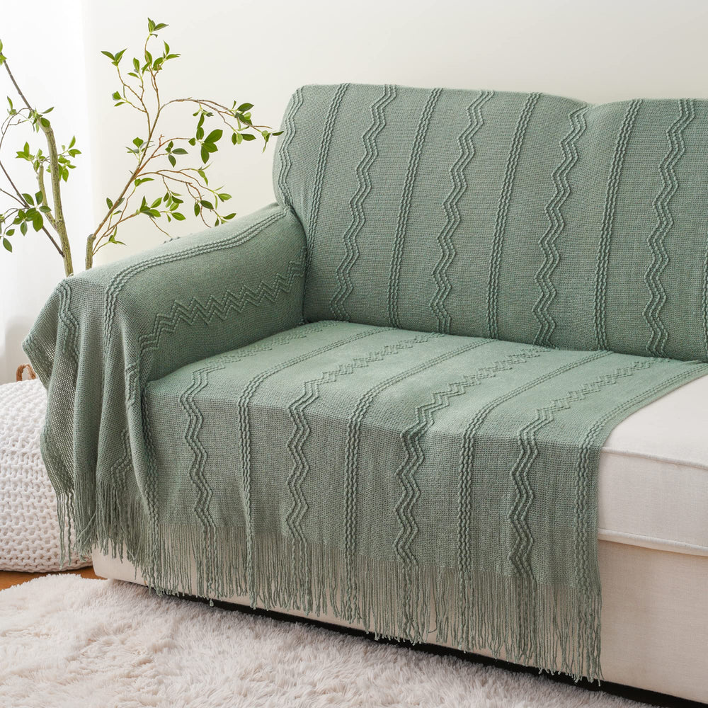 BATTILO HOME plaid étalé sur lit pour une chambre accueillante