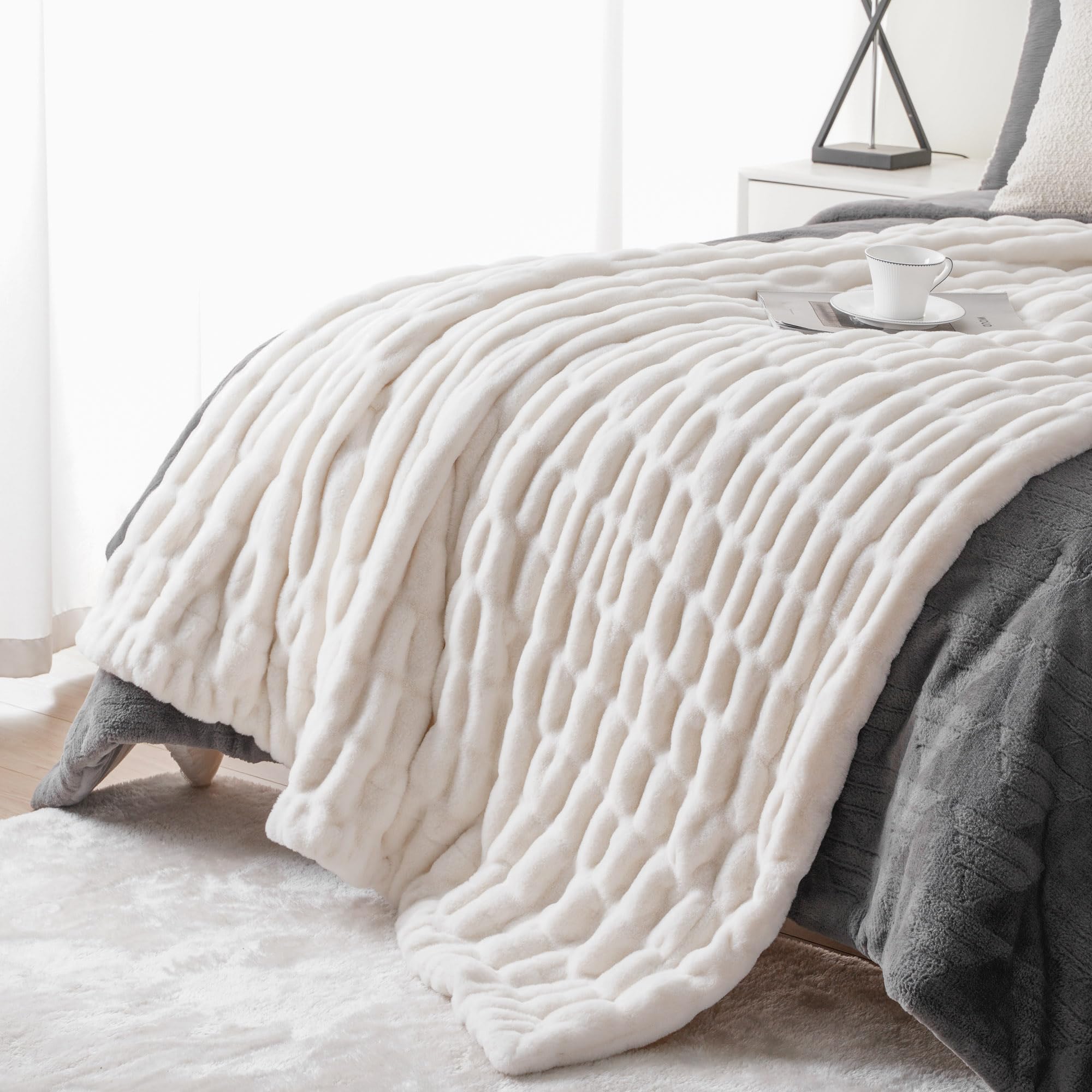 BATTILO HOME drapé sur canapé, ajoute texture et style salon
