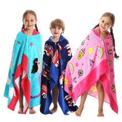 Bavilk enfant porte le poncho à la plage, protection et chaleur