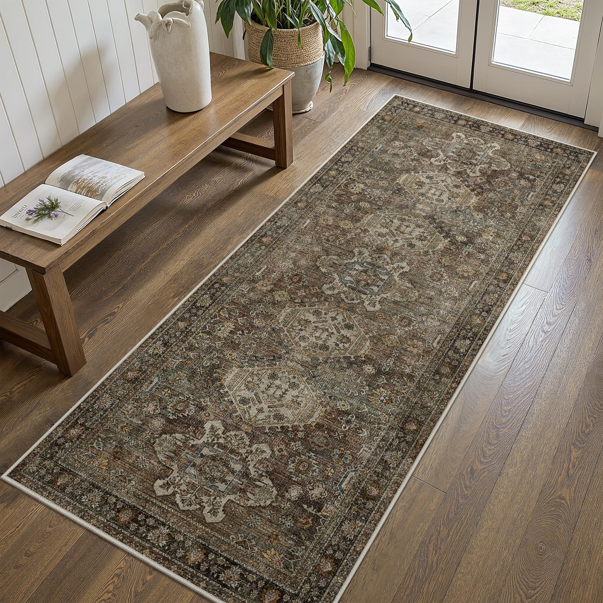 Bavni vue frontale du tapis runner montrant motif vintage et élégance