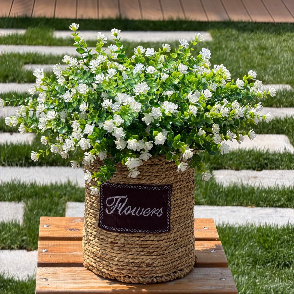 BCBLF fleurs installées en jardinière sur balcon pour embellir l'extérieur