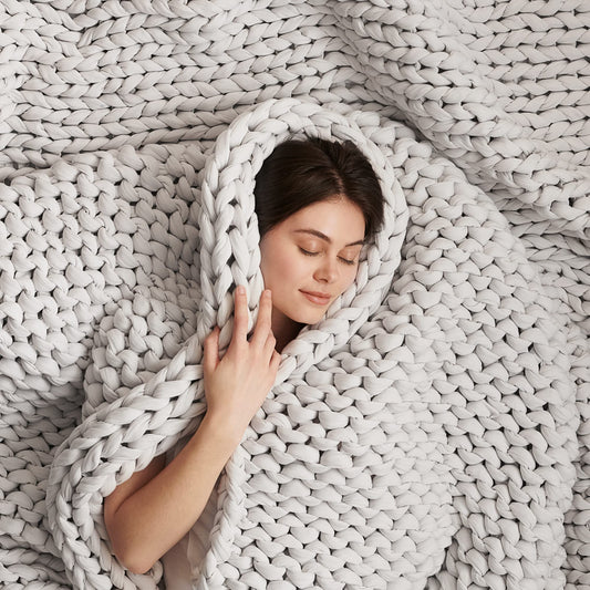 Bearaby Napper vue face avant Moonstone Grey montrant design tricoté et confort