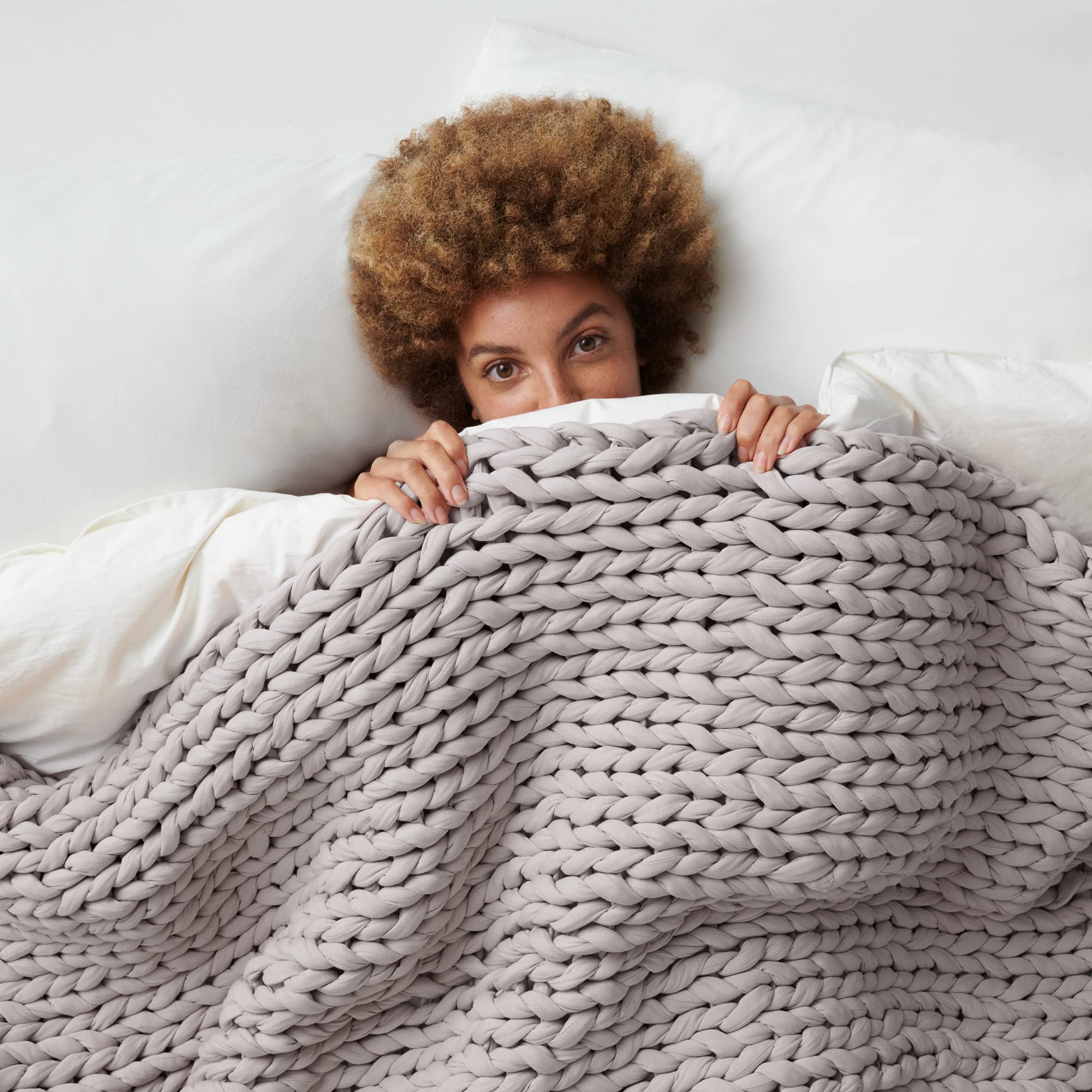 Bearaby Napper mains touchant tricot soulignant douceur naturelle et qualité