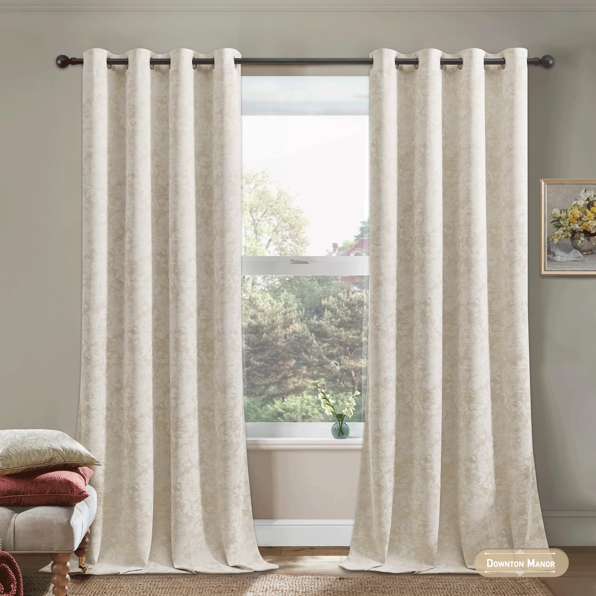 Beauoop rideaux installés en chambre améliorant intimité et ambiance chaleureuse