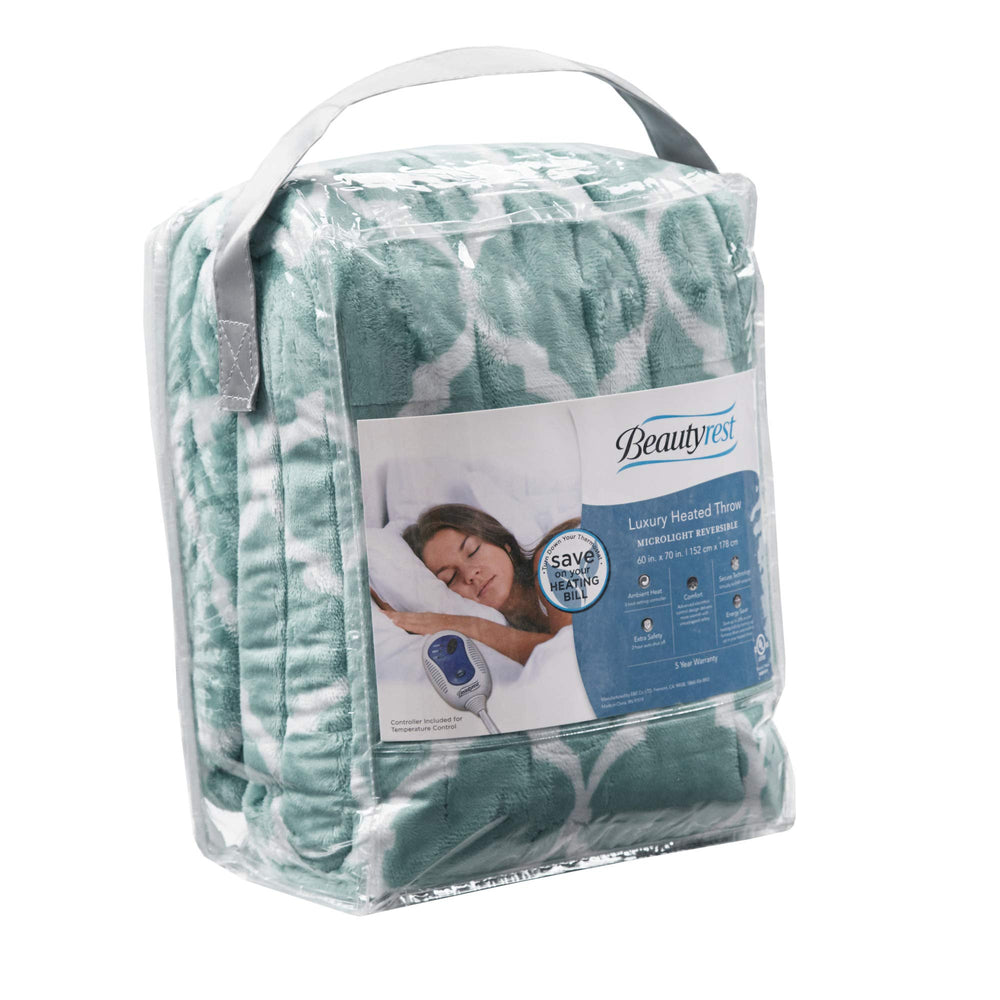 Beautyrest plaid oversize 60x70 comparé à coussin pour visualiser l'échelle