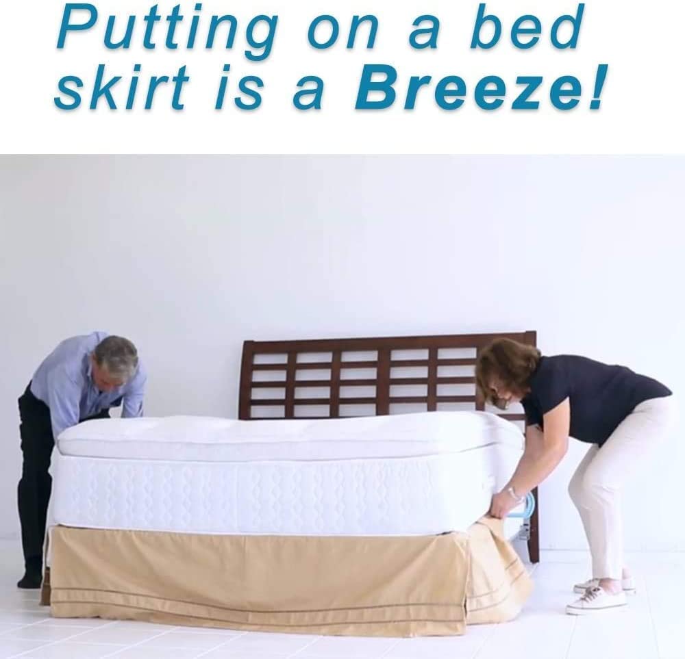 Bed MadeEZ comparaison taille avec une main démontrant maniabilité