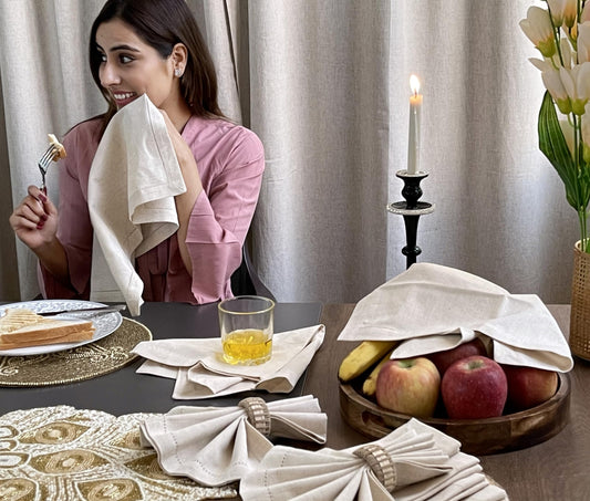 Bedding Craft serviette pliée, montre facilité de pliage et présentation