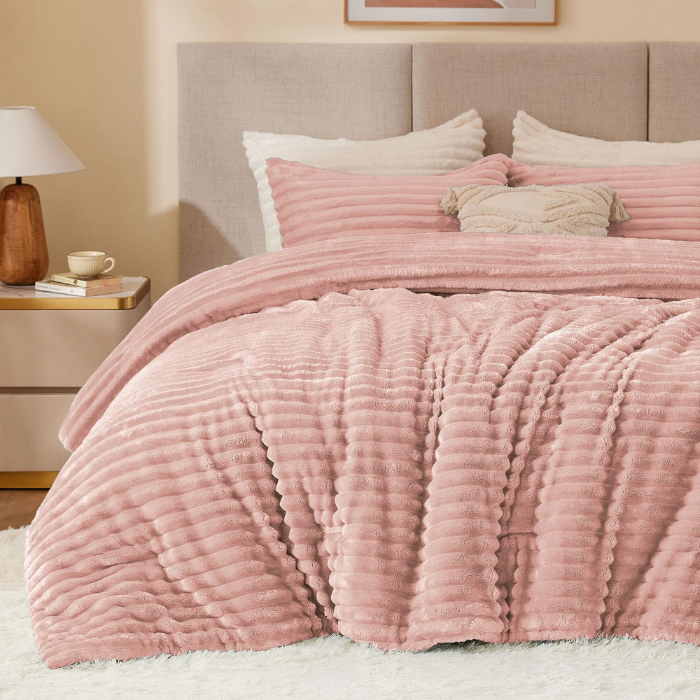BEDELITE vue avant de la couette rose dusty offrant un rendu élégant et chaleureux