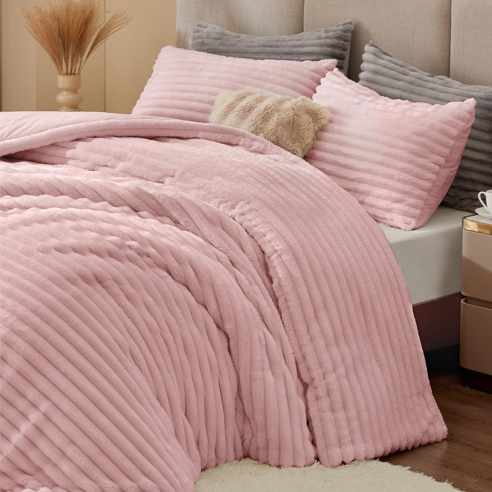 BEDELITE couette posée sur lit créant une ambiance cosy