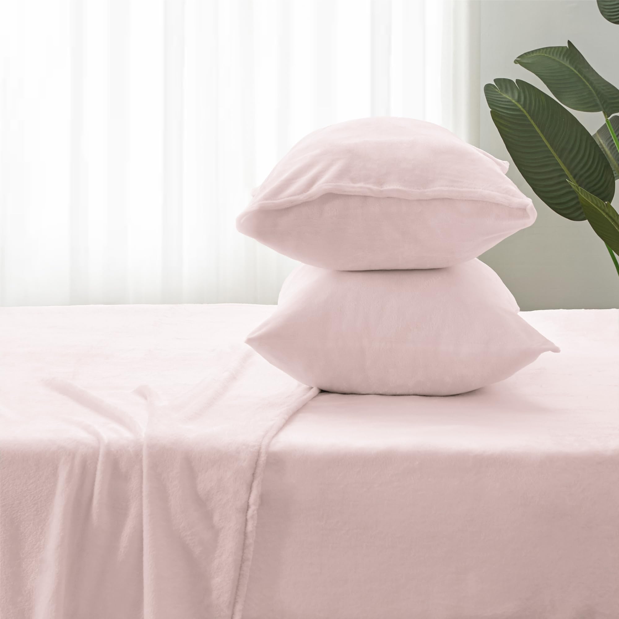 BEDELITE chambre mise en scène rose créant ambiance cosy élégante