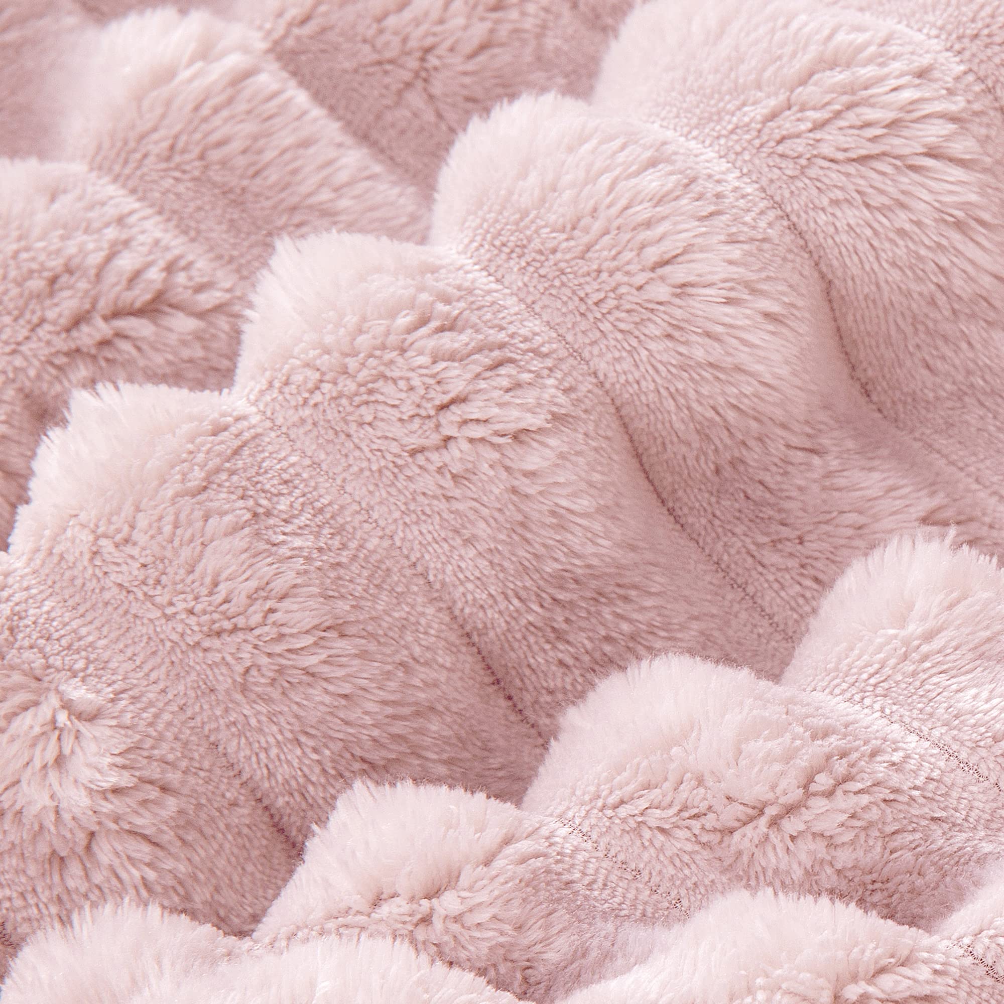 BEDELITE chambre stylée avec couette rose pour décoration chaleureuse