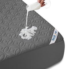 BEDLORE vue avant du protège-matelas Queen montrant l'ajustement et le style, protection durable