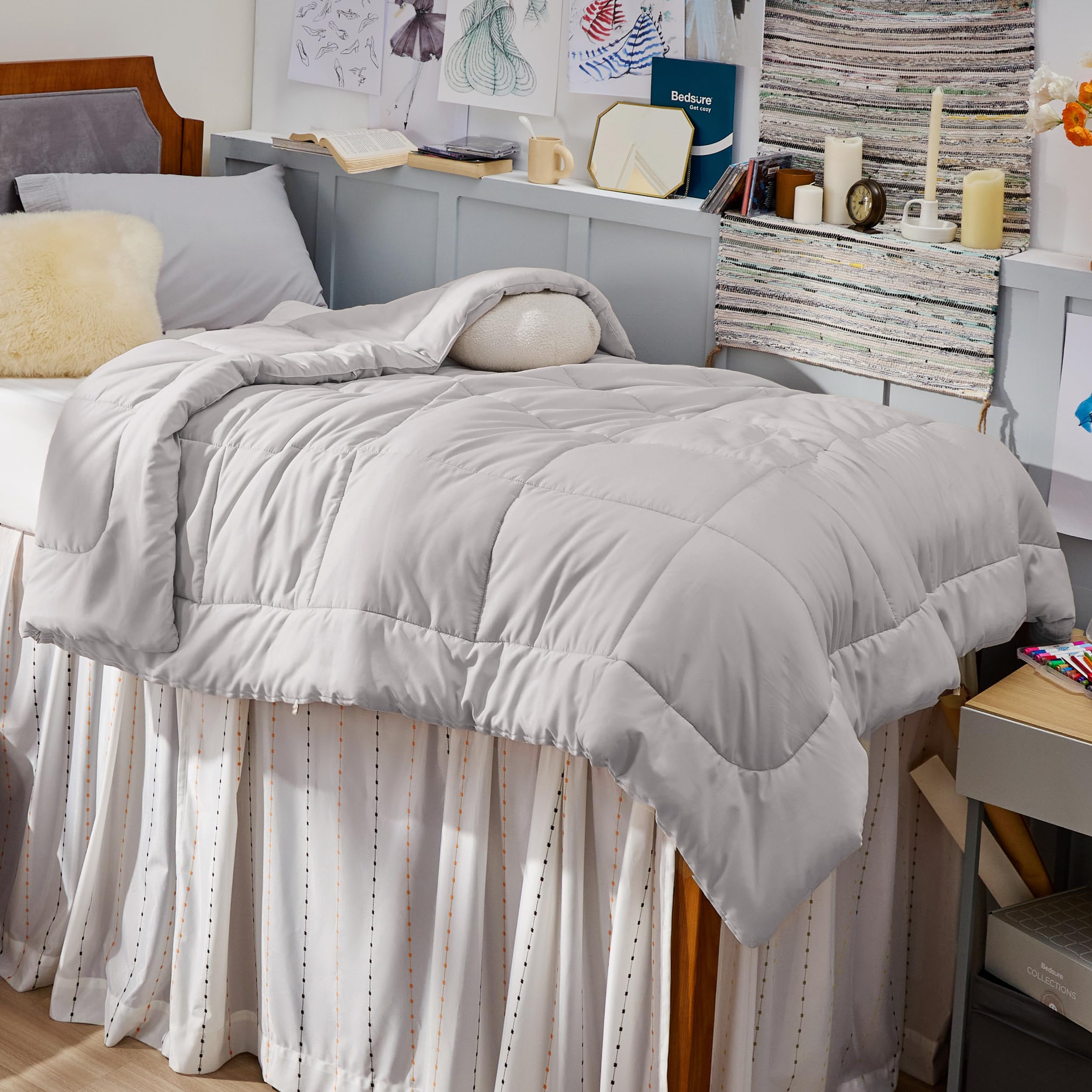 Bedsure mise en scène chambre gris clair montrant style et polyvalence