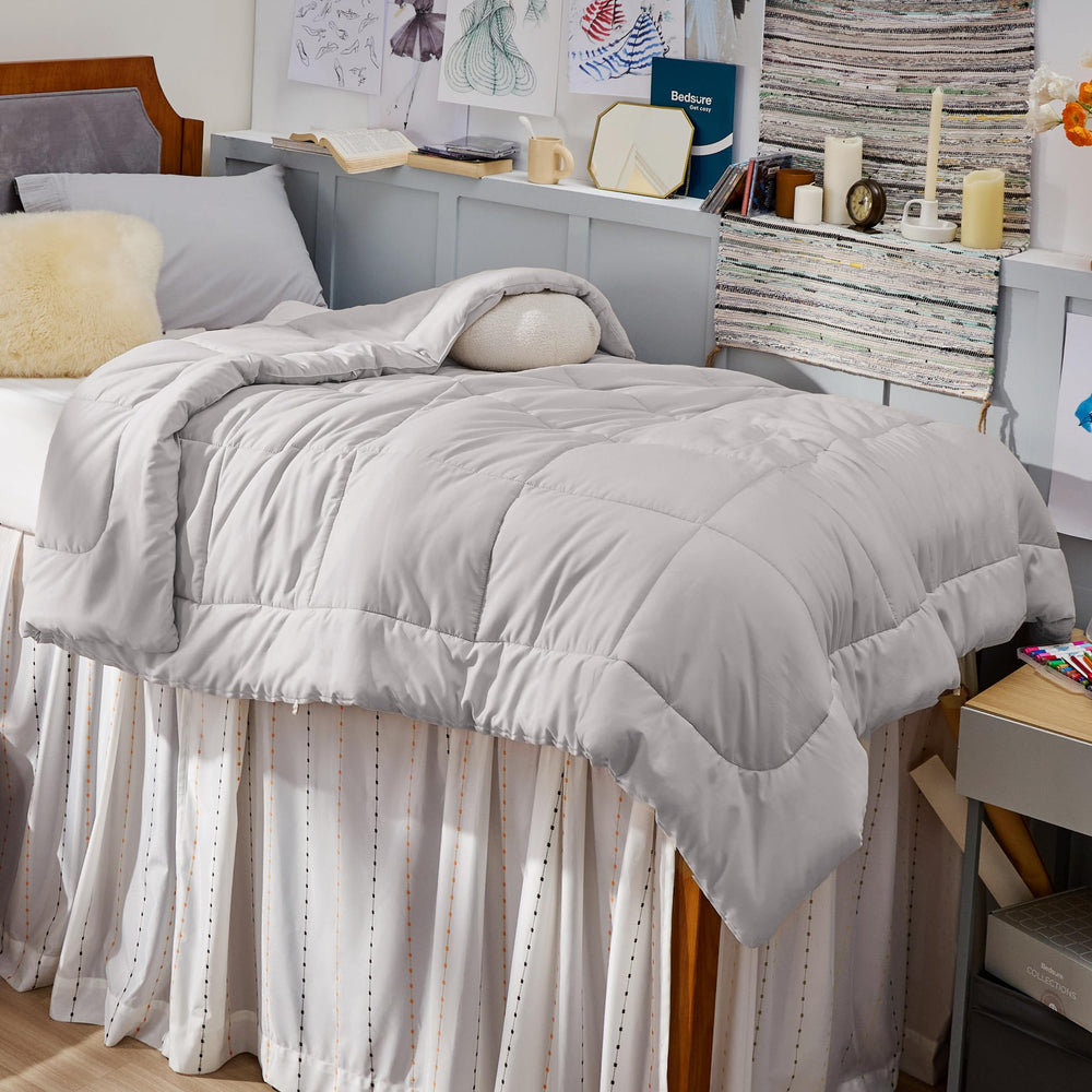 Bedsure mise en scène chambre gris clair montrant style et polyvalence
