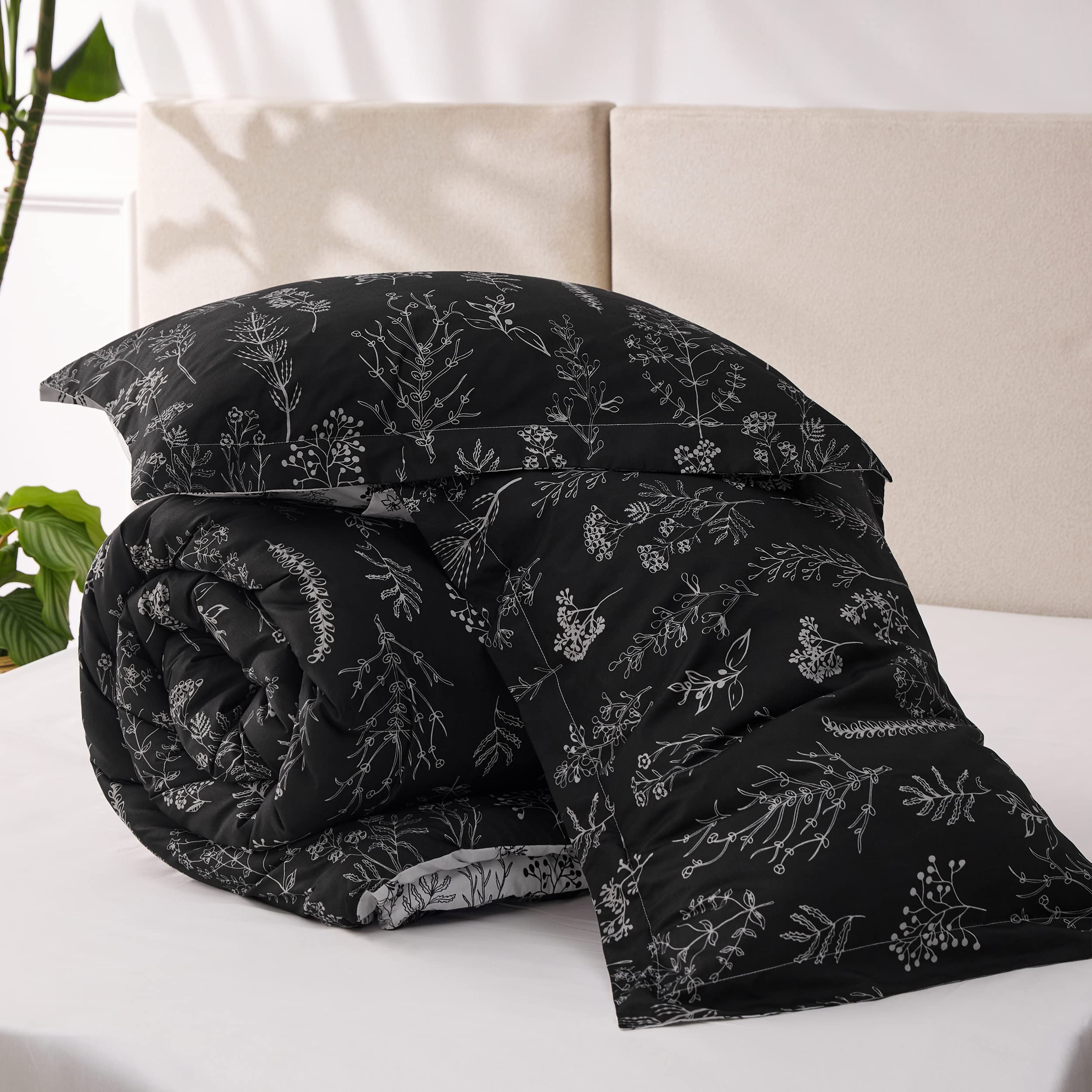 Bedsure couette à l'échelle sur lit queen montrant volume et couverture complète