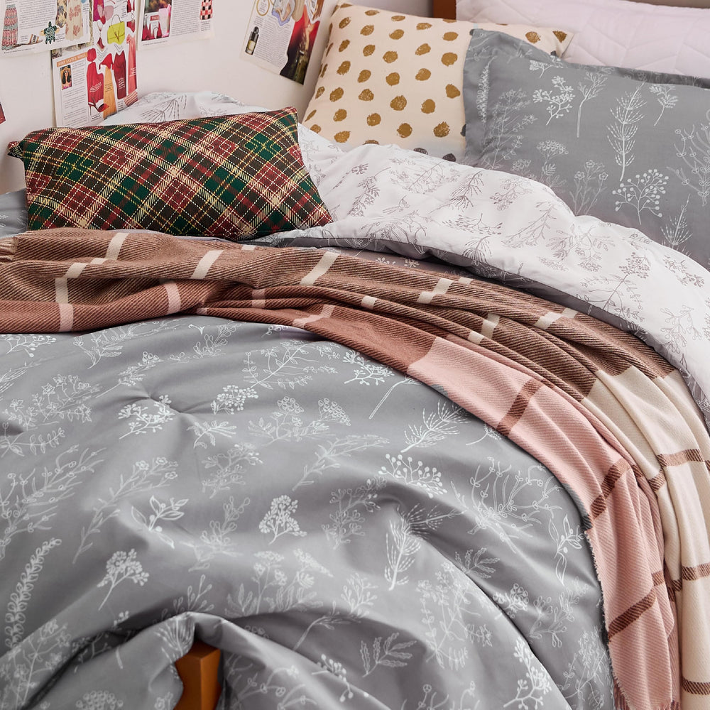 Bedsure couette posée sur lit Twin avec règle pour montrer l'échelle et l'ajustement