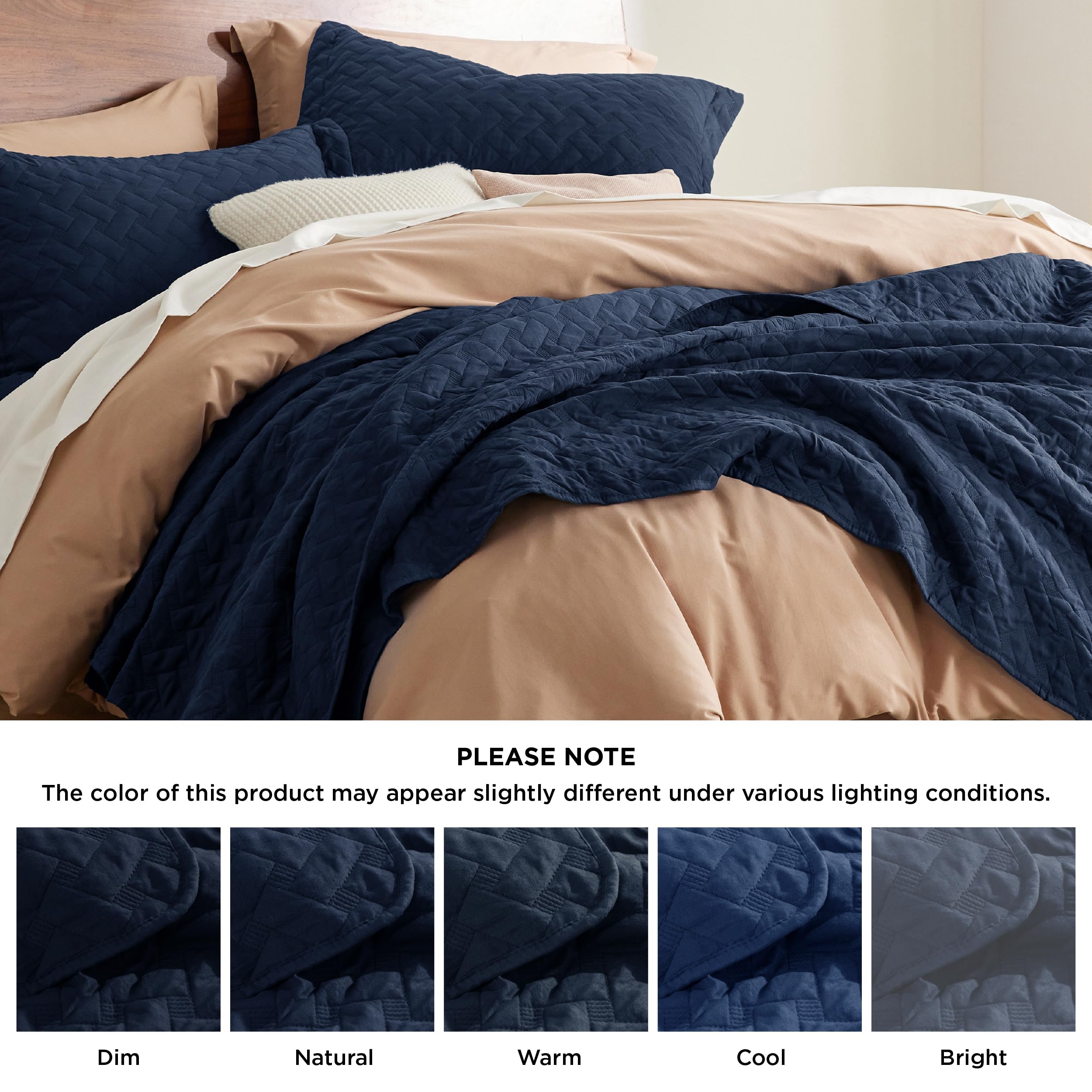 Comparaison de taille Bedsure King à côté d'un matelas pour référence d'échelle