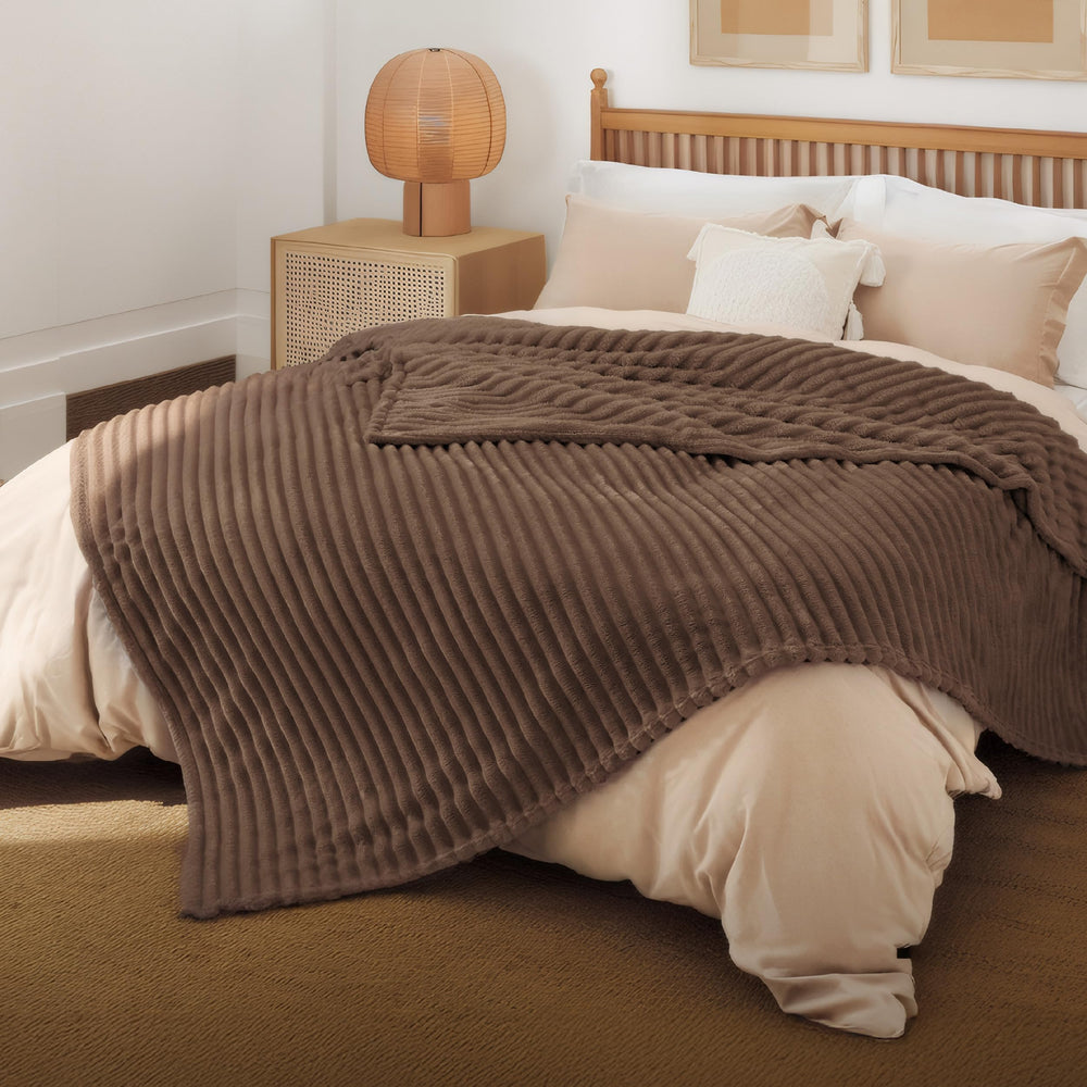 Bedsure couverture à côté d'objet pour comparer taille et couverture