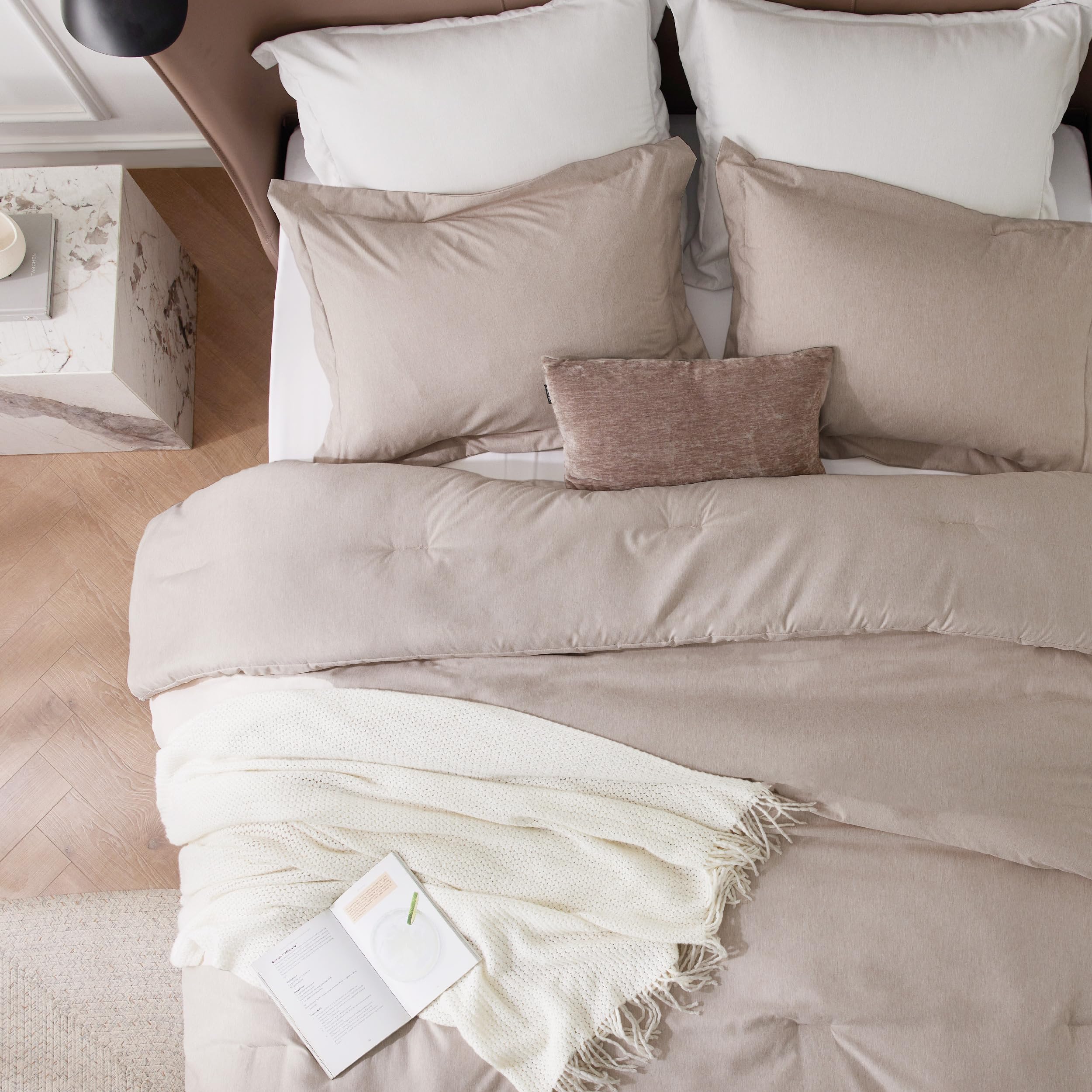 Bedsure couette utilisée dans un salon chambre démontre style polyvalent
