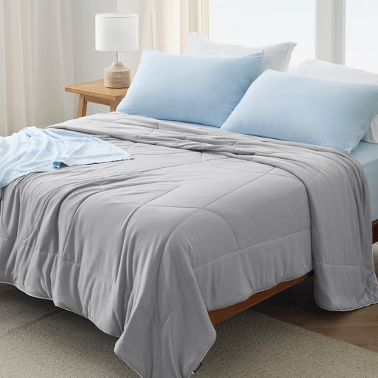 Bedsure couette vue avant posée sur lit, aspect frais et soyeux