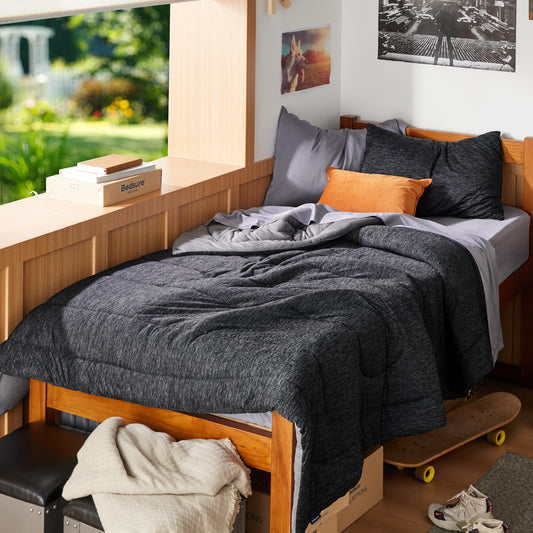 Bedsure couette noire vue avant, élégance et confort toute saison
