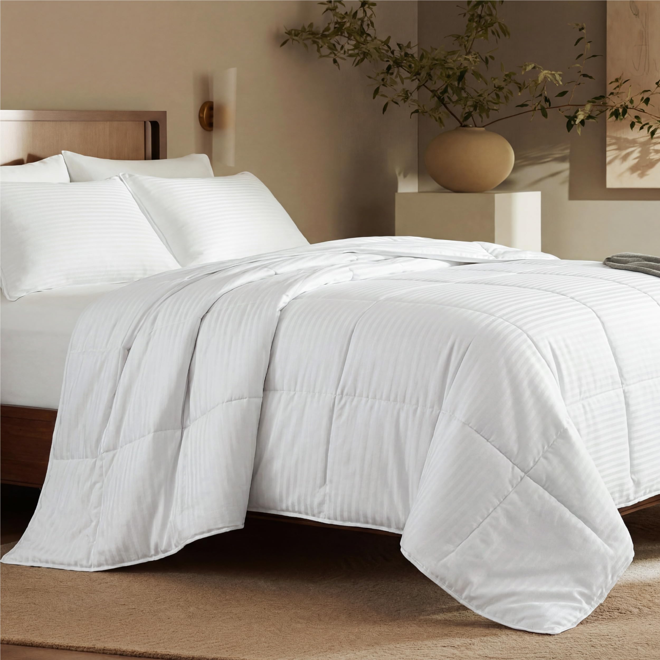 Bedsure couette face avant montrant finition rayée et look moderne