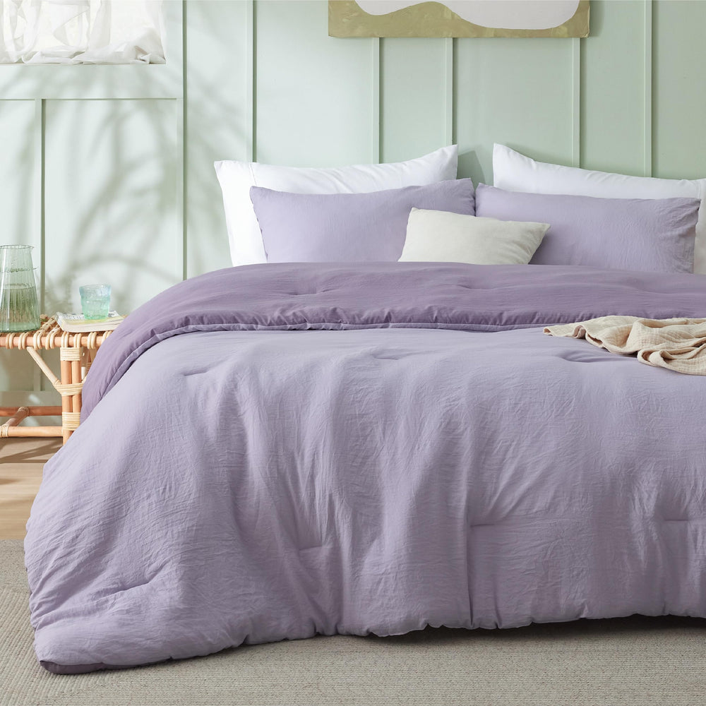 Bedsure couette vue de face montrant le coloris gris-violet et l'aspect cosy