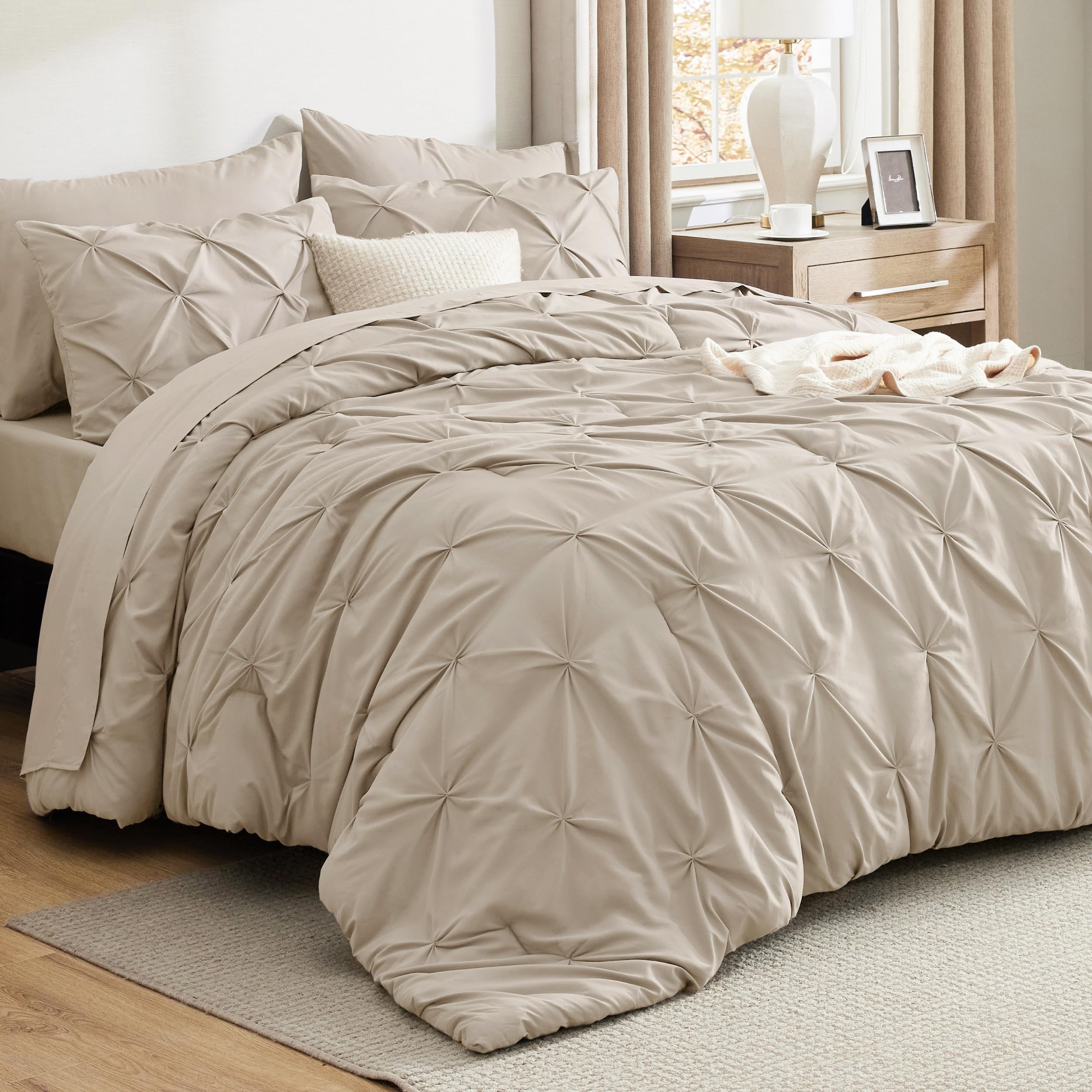 Bedsure couette beige montrant gonflant et confort visuel