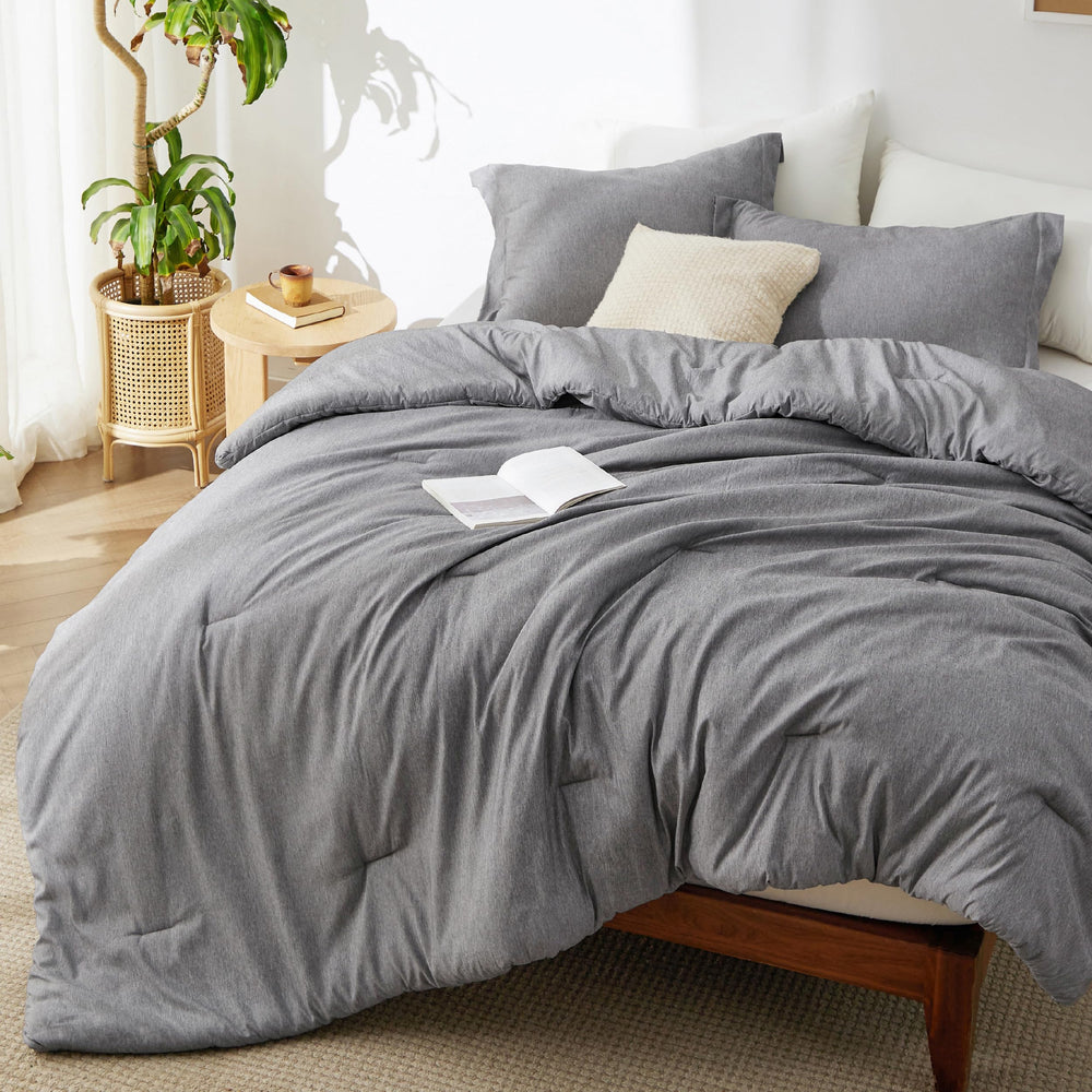 Bedsure couette pleine vue de face montrant la couleur gris chiné et confort immédiat
