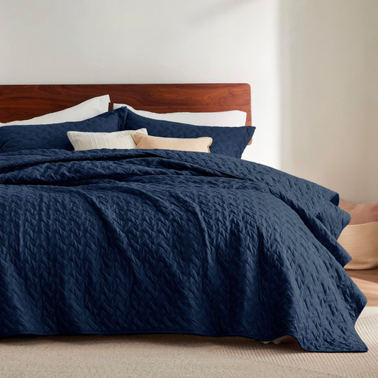 Bedsure couette King face avant montrant le motif tressé et une finition élégante