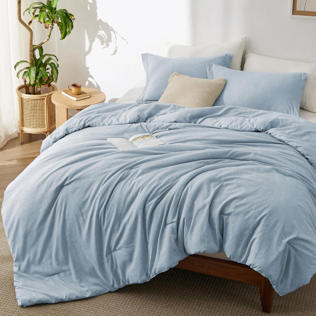Bedsure couette king face montrant couleur bleu clair et confort immédiat