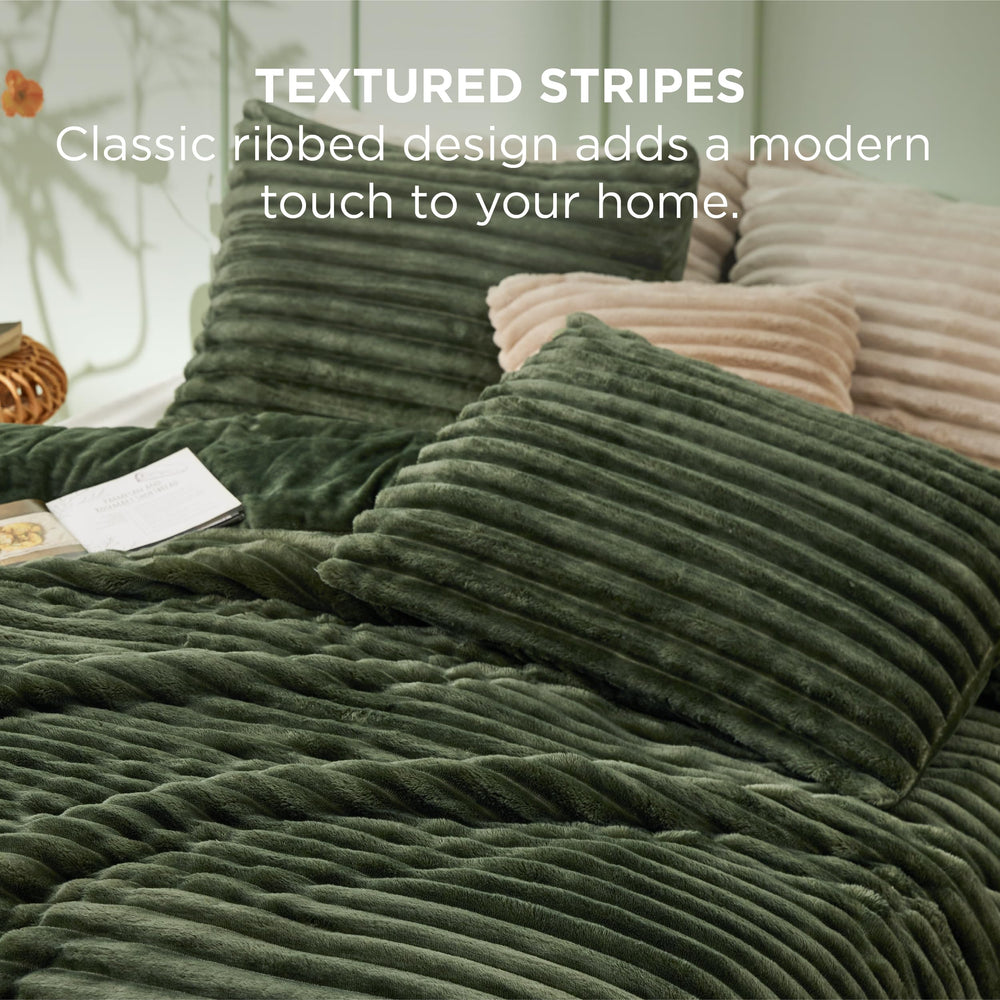 Bedsure couette sur lit queen montrant couverture généreuse et drapé