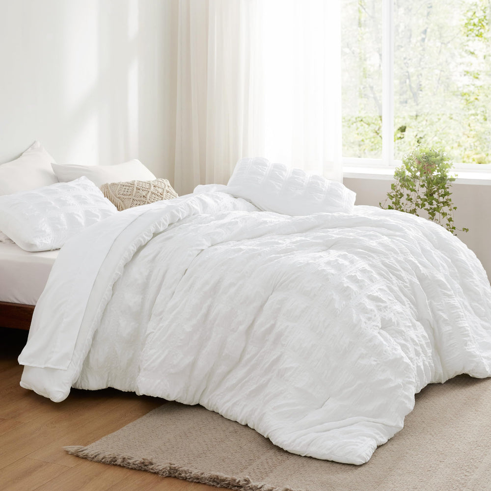 Bedsure couette pliée montrant compacité et facilité de rangement