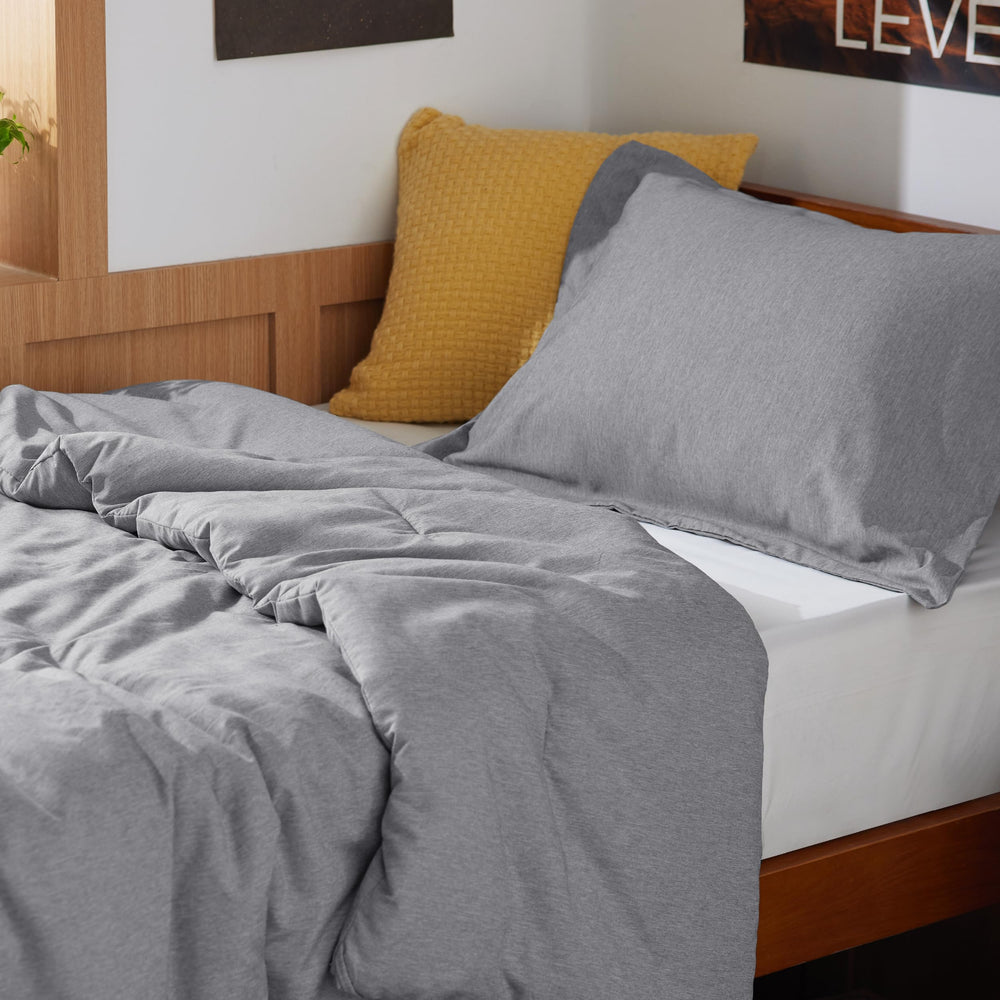 Bedsure couette pliée montrant facilité de rangement pratique