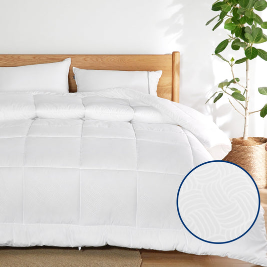 Bedsure couette queen pliée montrant volume et finition, confort visible