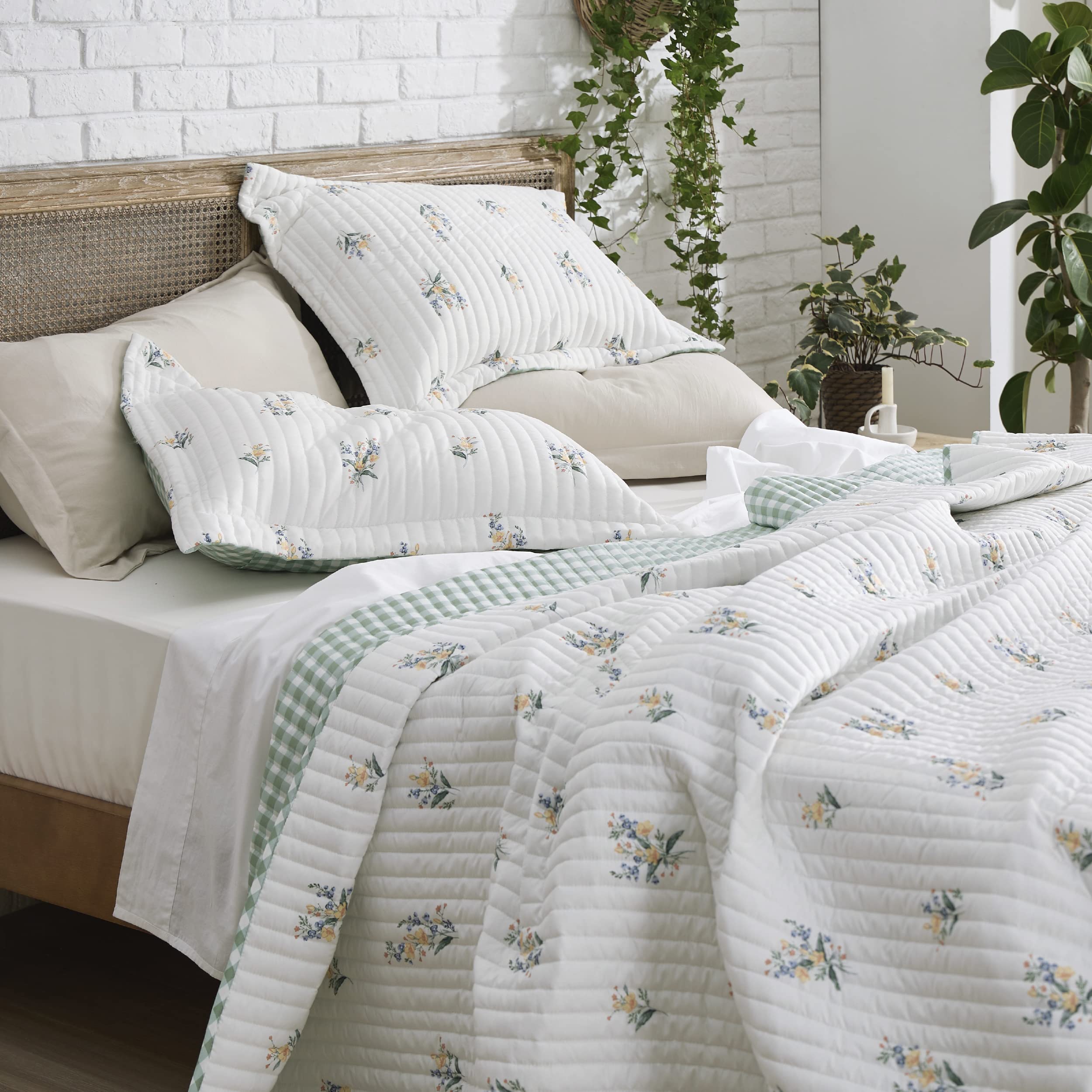 Bedsure tissu polyester brossé gros plan montrant douceur et anti-statique